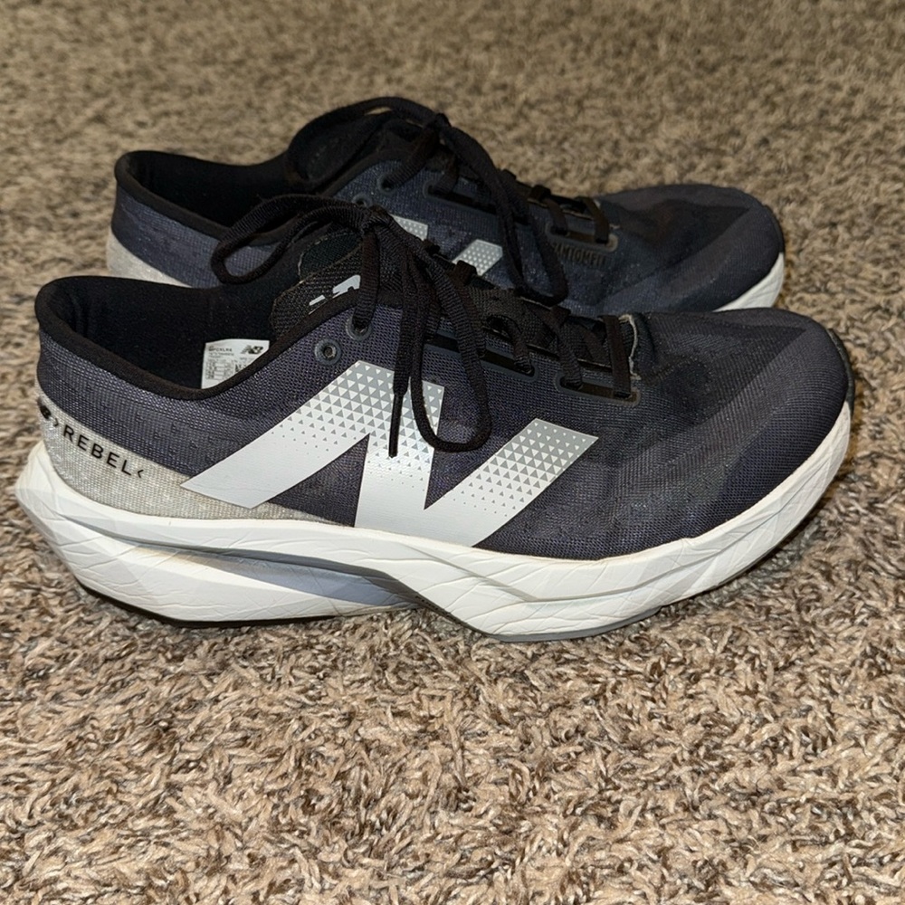 New Balance FuelCell Rebel V4 Graphite Black running shoes MENS size 10